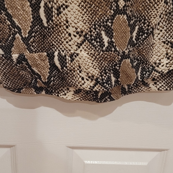 Diane Von Furstenberg faux wrap dress. 100% silk size 10 - Picture 7 of 9